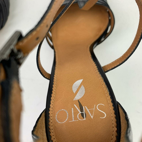 FRANCO SARTO Saira Leather Perforated T-Strap Pump - Picture 10 of 14